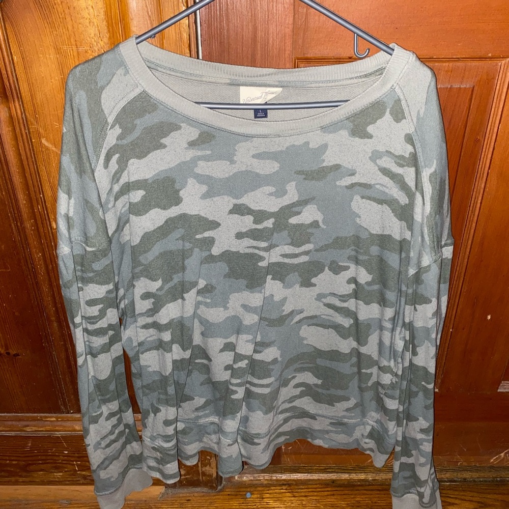 camo sweatshirt/ sweater
